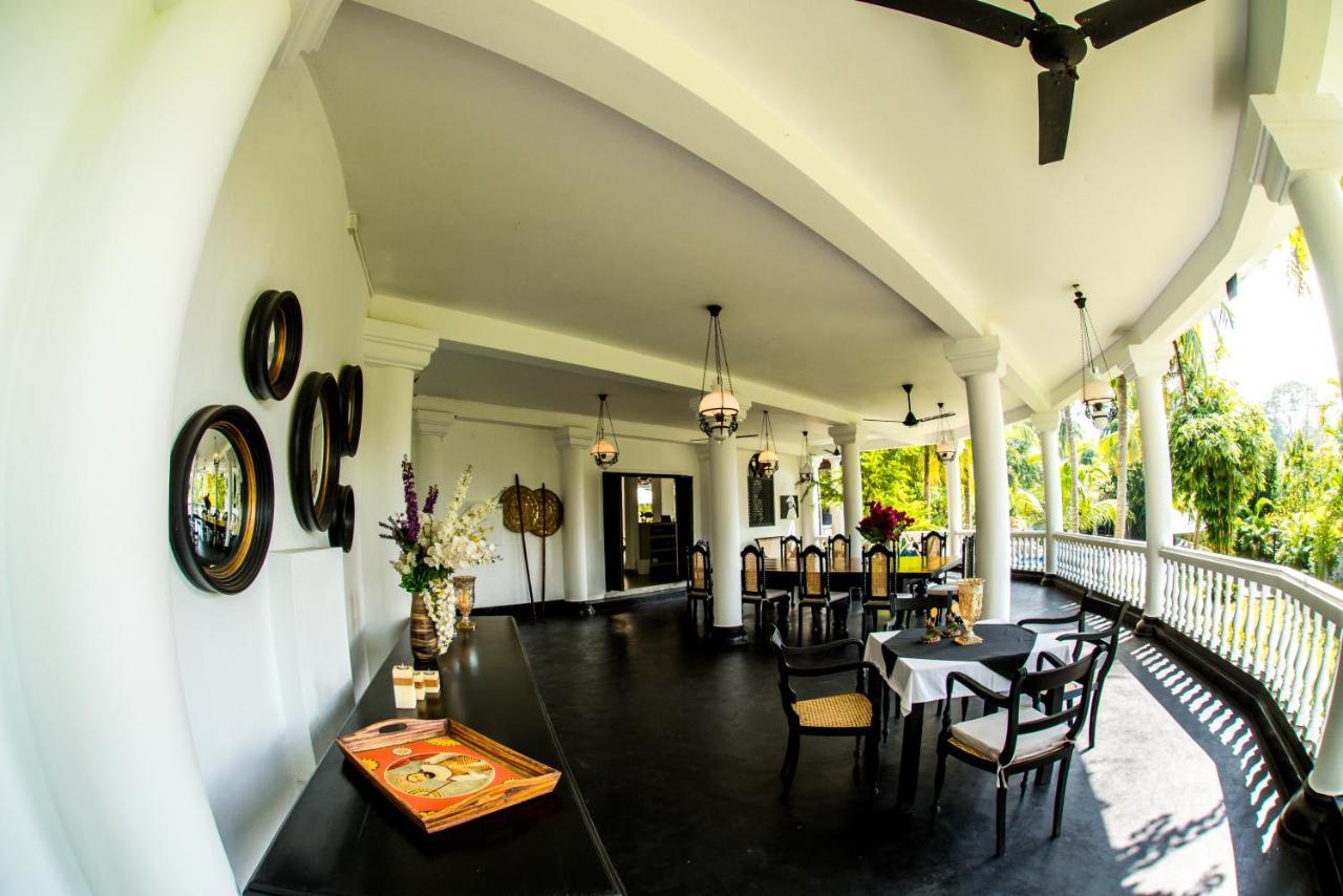Tropical House - Jungleside Villa Hikkaduwa Buitenkant foto