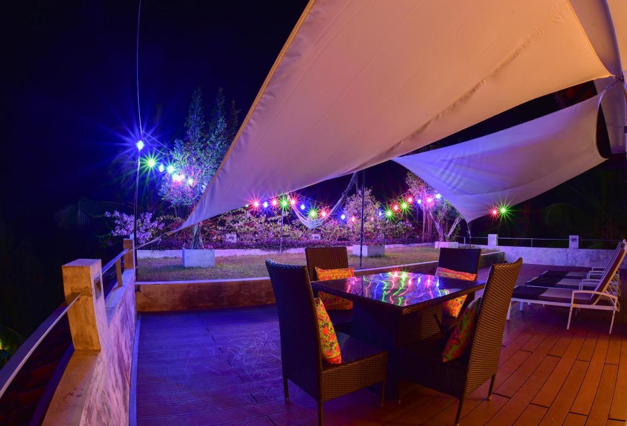 Tropical House - Jungleside Villa Hikkaduwa Buitenkant foto